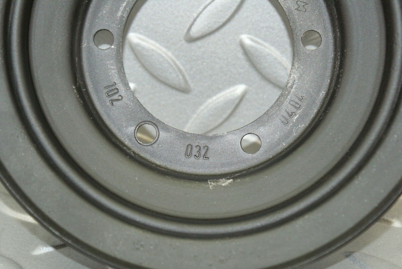 2084 Mercedes-Benz W123 230E Crankshaft Pulley 1020320404