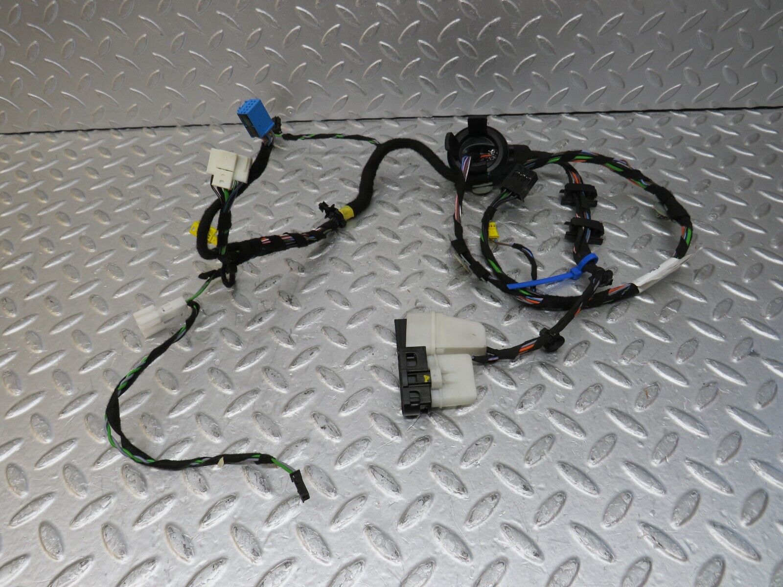 35216 Mercedes-Benz W221 Front Left Door Wire Harness 2214401213