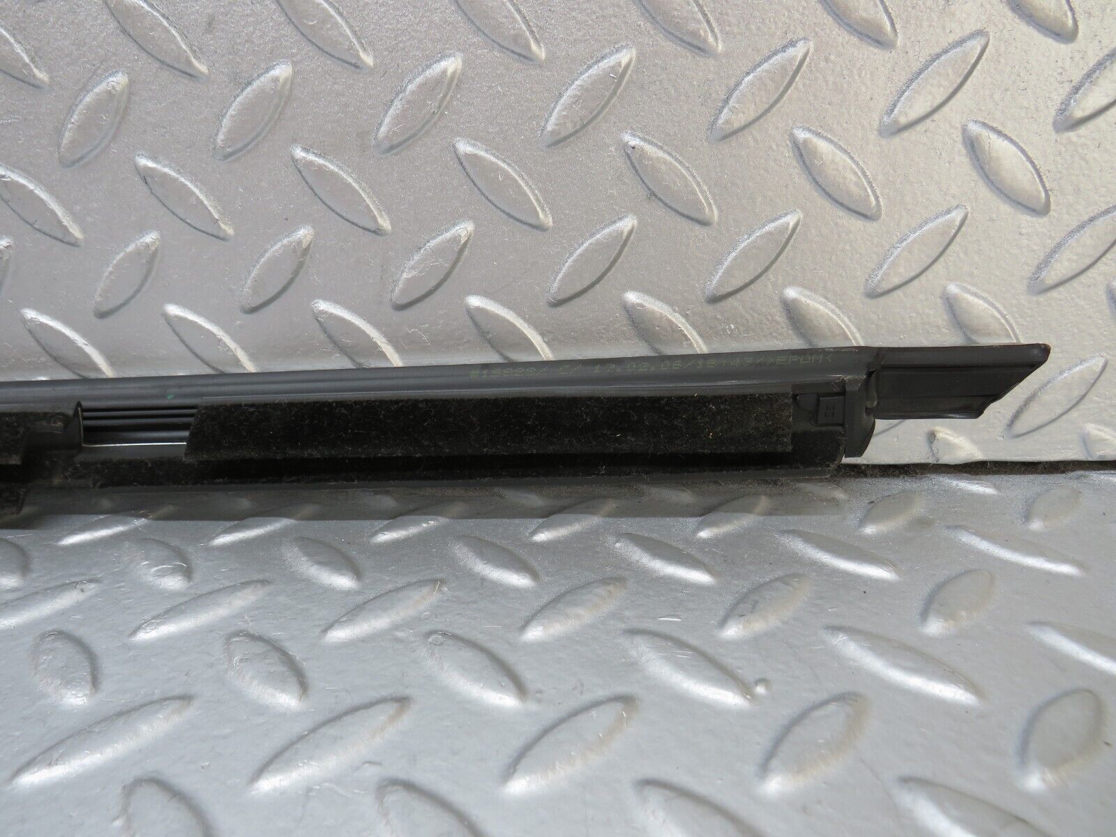 35263 Mercedes-Benz W221 Front Right Door Window Chrome Trim