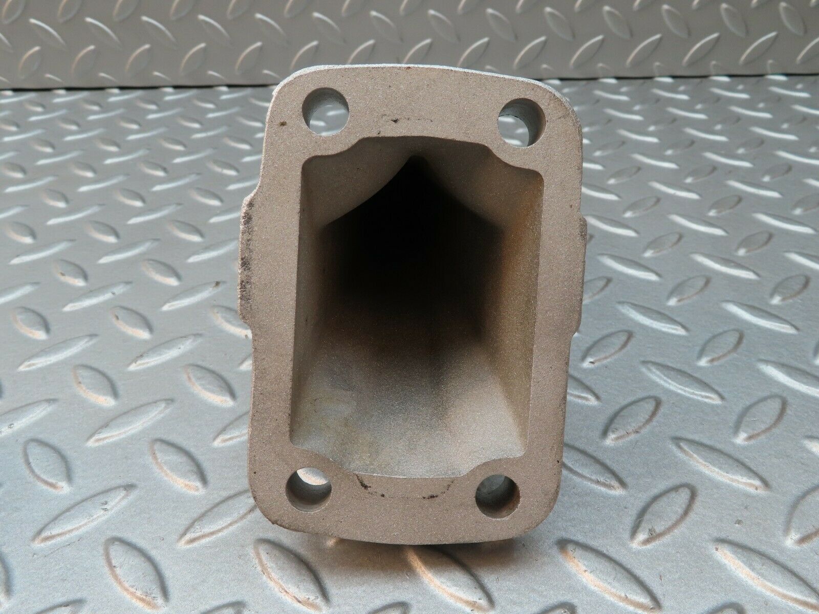 4683 Mercedes-Benz W114 280CE Coupe Engine Mount Bracket Right Side 1802233904