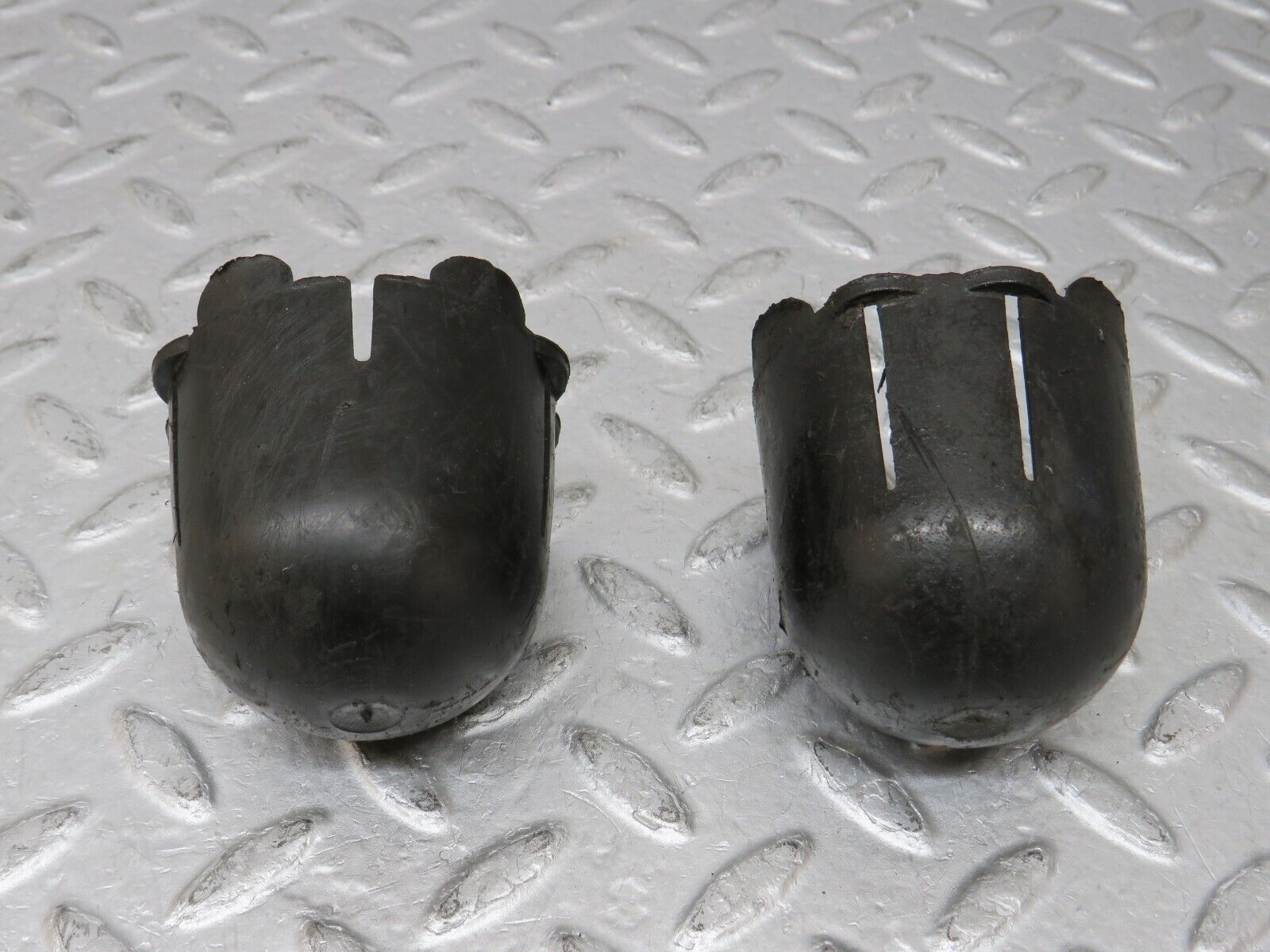 35754 Mercedes-Benz W108 Rear Shock Absorber Top Plastic Cap 2x