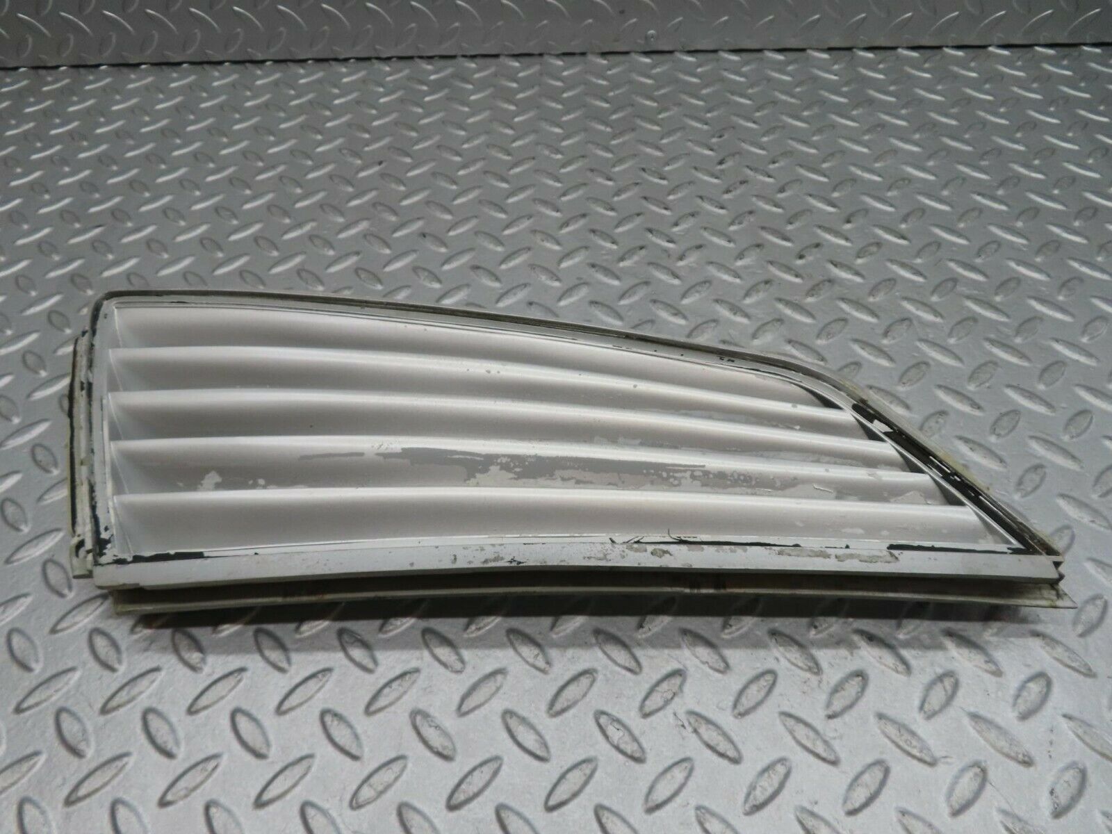 16585 Mercedes-Benz C107 380SLC Side Window Louvre Rear Right