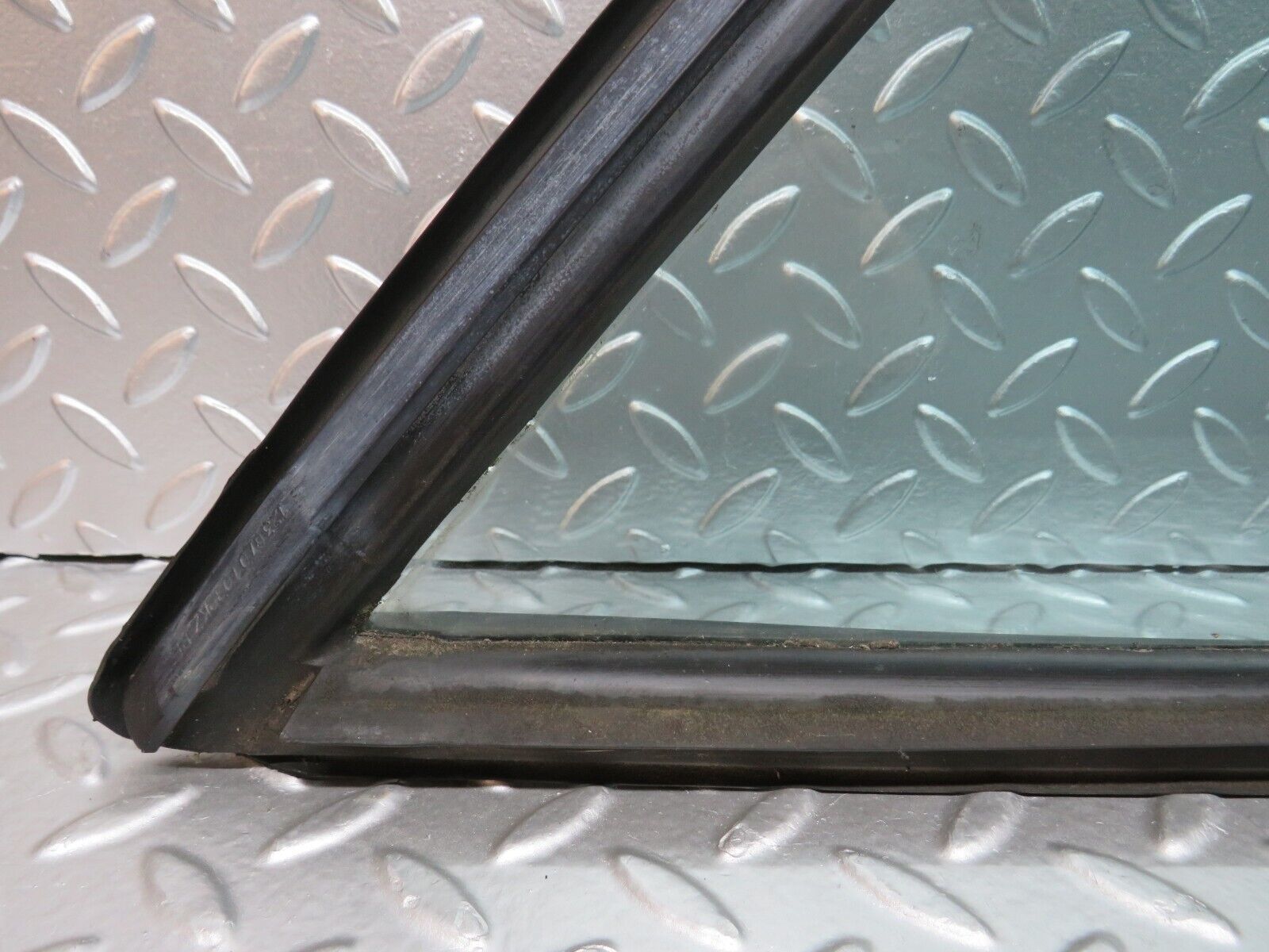 28395 Mercedes-Benz S123 240D Wagon Rear Right Window Glass 1238701039