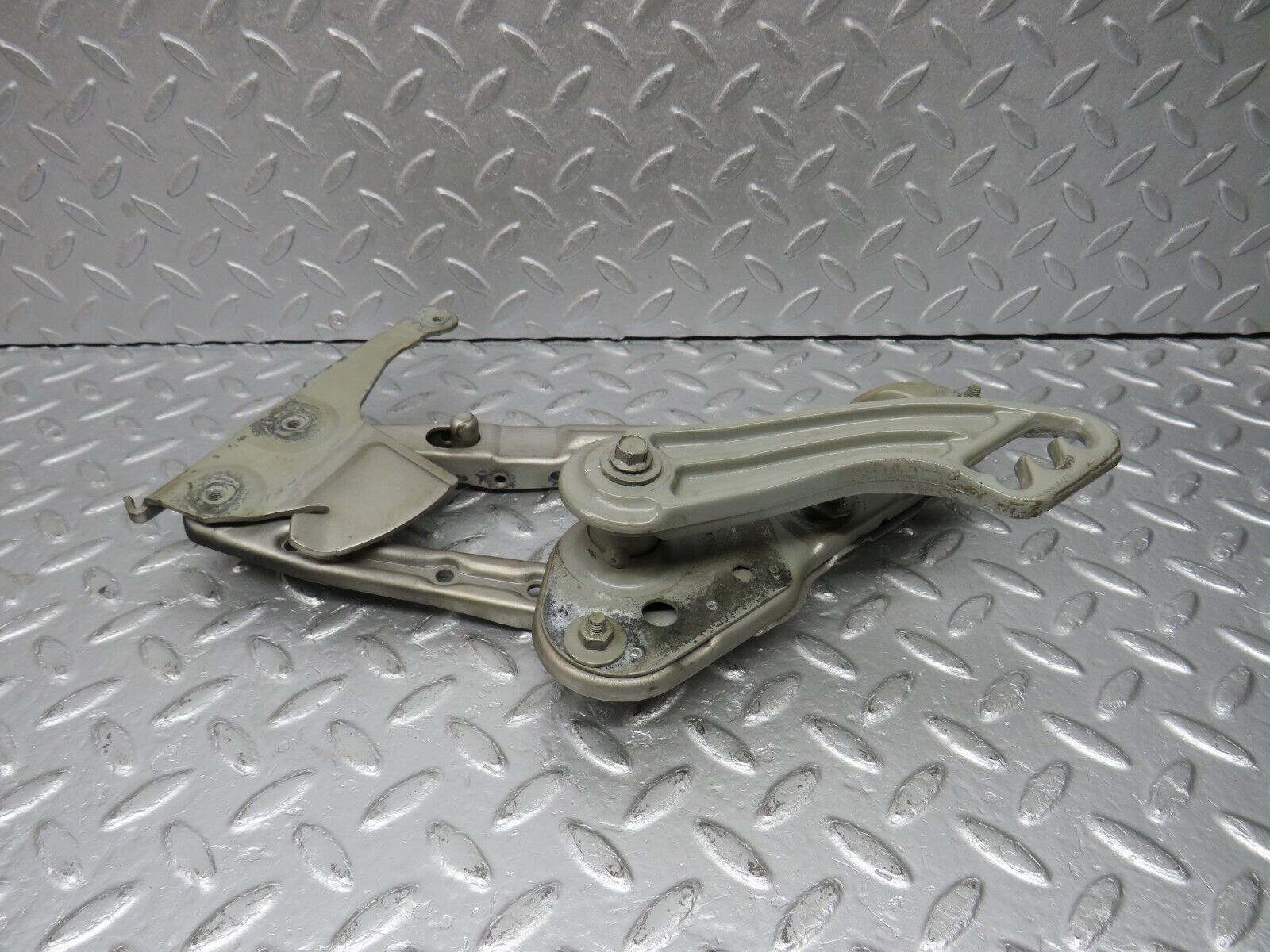 39450 Mercedes-Benz R129 320SL Coupe Bonnet Hinge Right Side 1298800228 1298870274