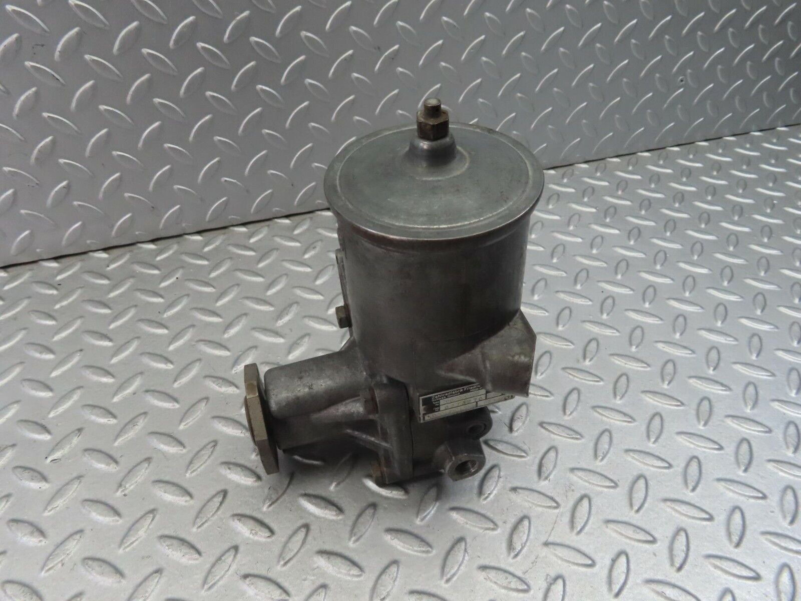 8285 Mercedes-Benz W201 Power Steering Pump 2014601280