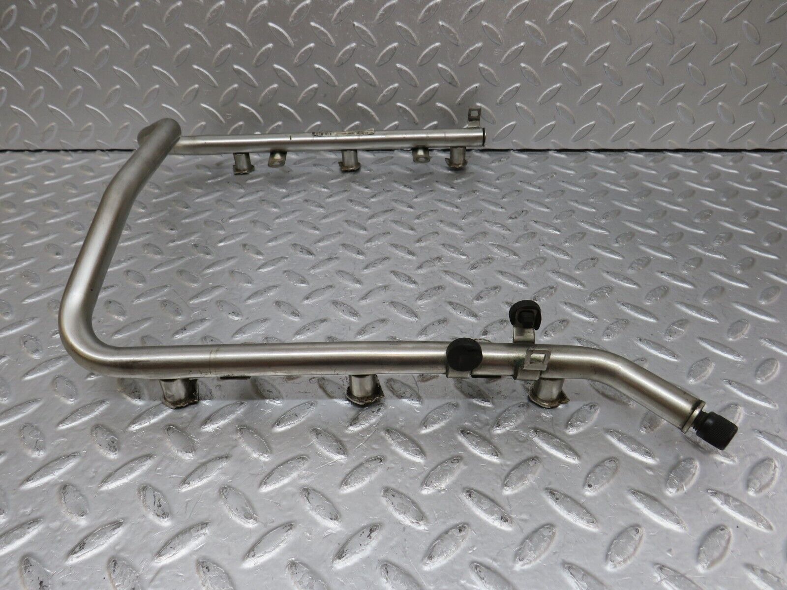 35018 Mercedes-Benz W210 320E Fuel Injector Rail 0280151080 1120700595