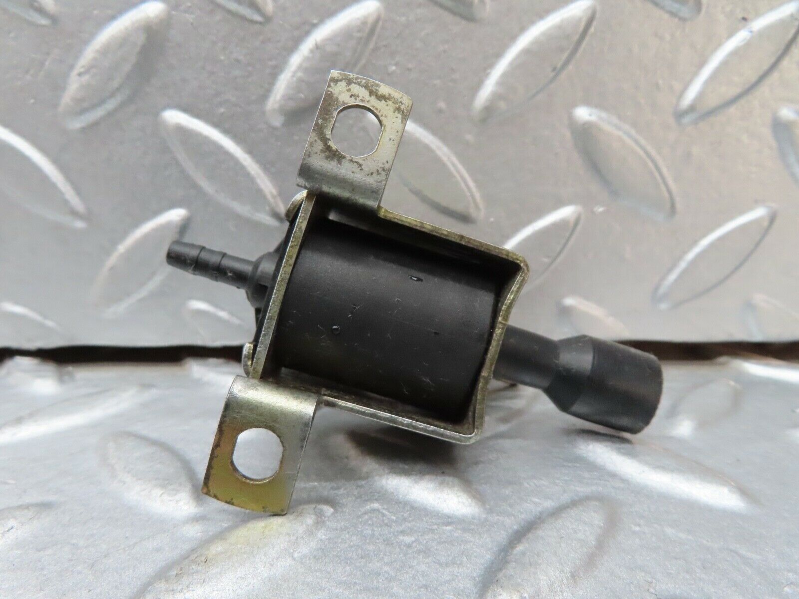 17448 Mercedes-Benz R129 300SL Coupe Vacuum Control Valve 0015407097