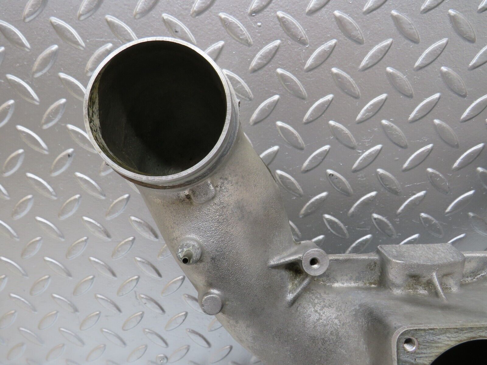 25799 Mercedes-Benz W124 280E Air Intake Manifold 1041414101