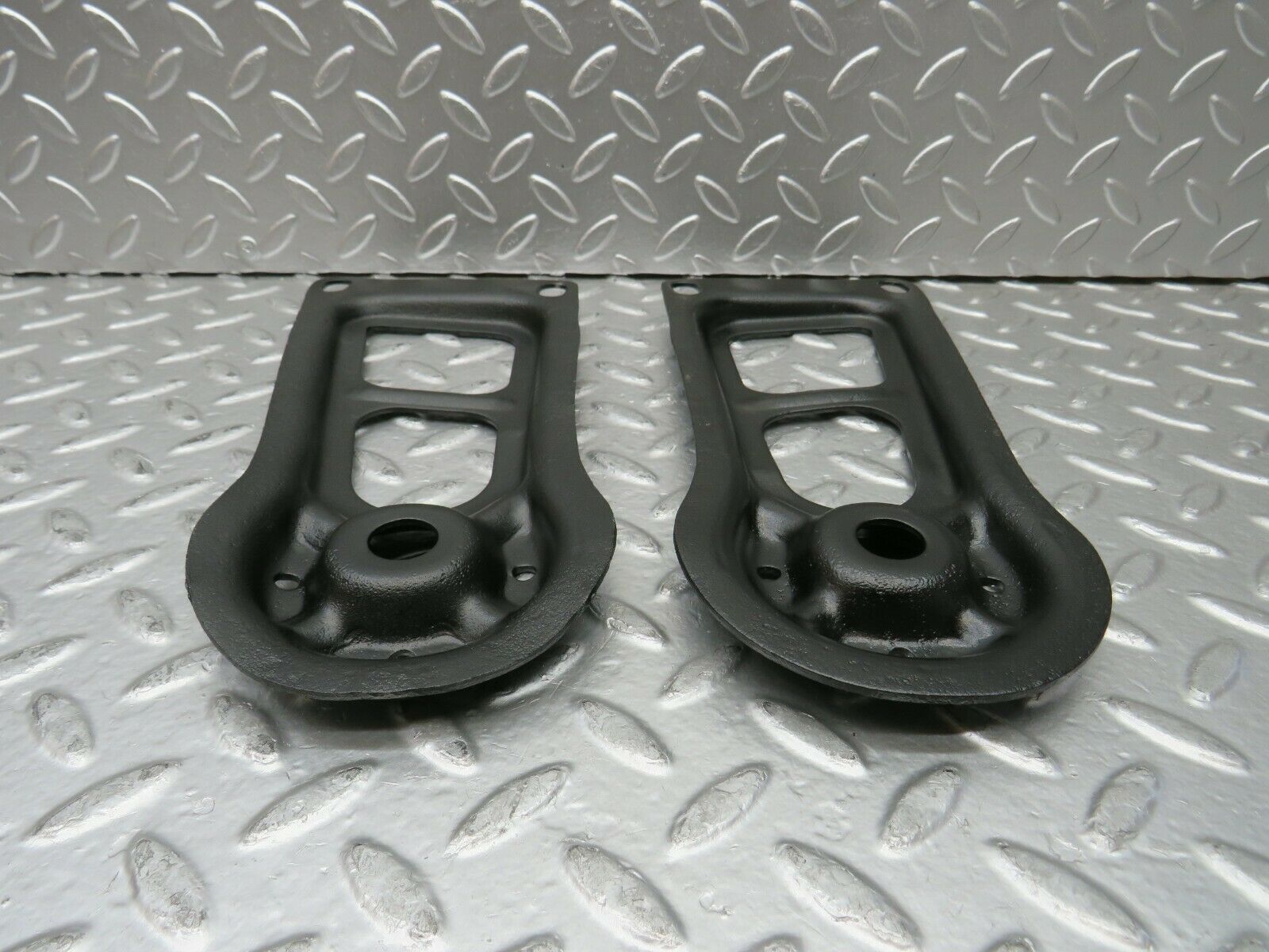 22867 Mercedes-Benz C107 450SLC Coupe Rear Suspension Axle Mounting Bracket