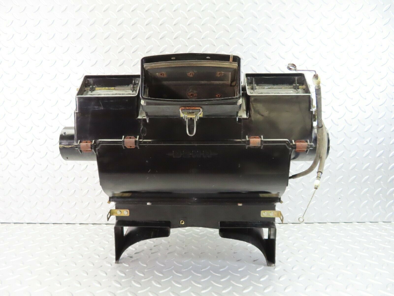 8048 Mercedes-Benz W115 220D Heater Box Blower Housing Behr