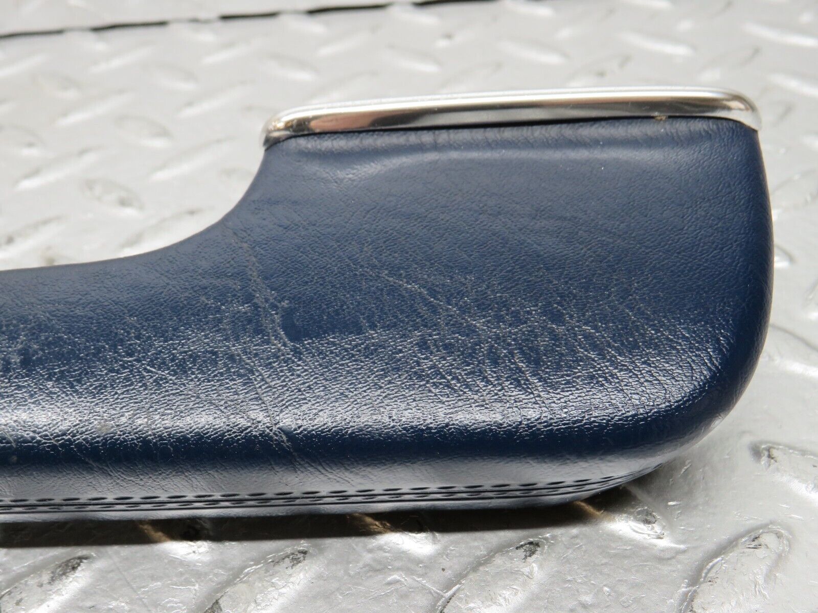 31980 Mercedes-Benz W123 230E Front Right Interior Door Handle 1239702001