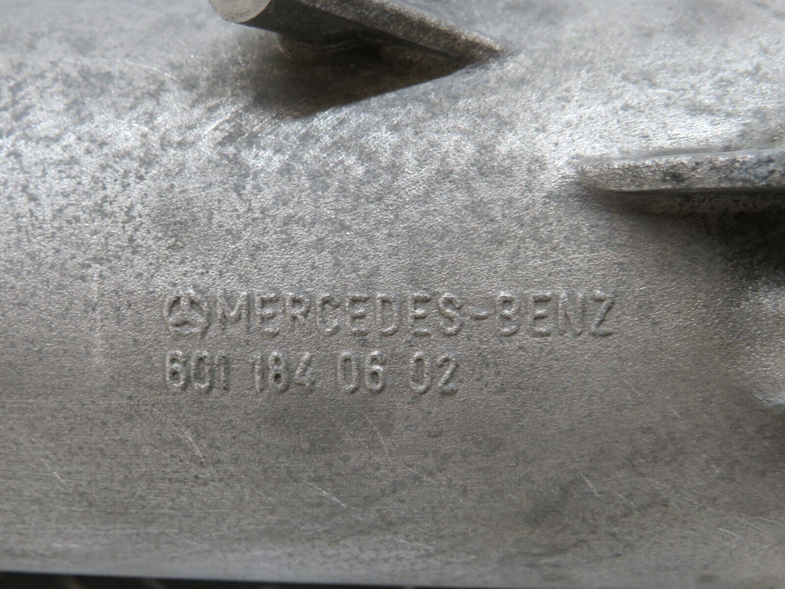 25364 Mercedes-Benz W201 190D Oil Filter Housing 6011840602