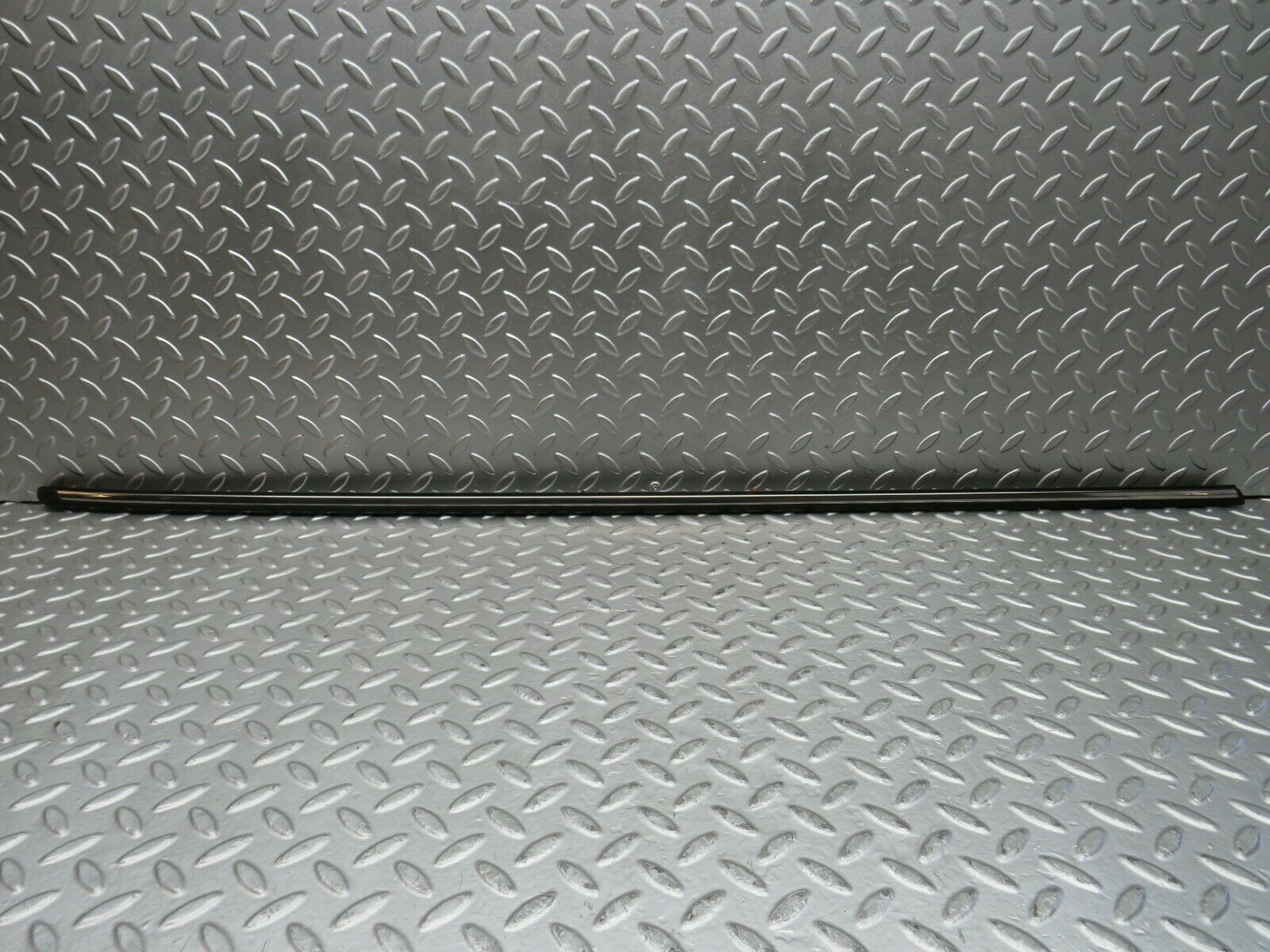 23000 Mercedes-Benz C123 230CE Coupe Front Left Fender Wing Centre Moulding Trim