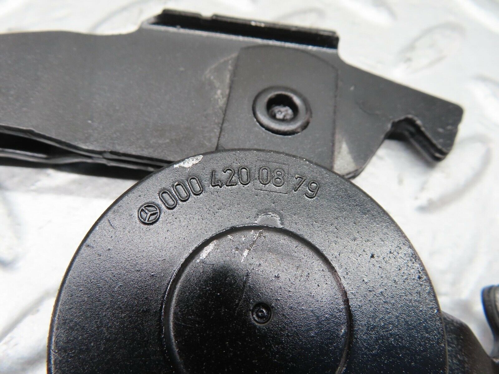 15118 Mercedes-Benz W140 S320 Handbrake Regulator 0004200879