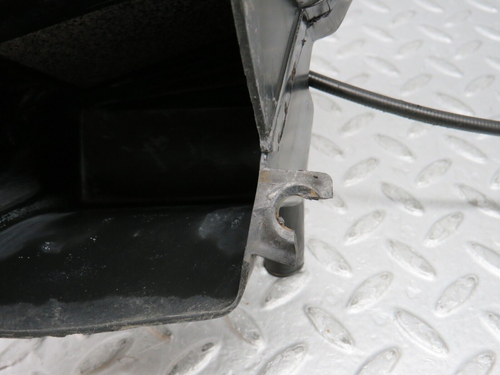 35913 Mercedes-Benz W108 Air Vent Control Left Side 1088301145