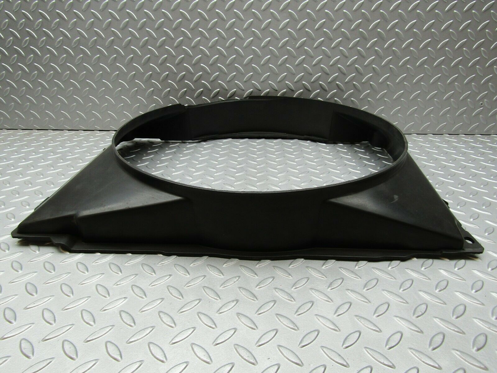 3288 Mercedes-Benz W115 220D Radiator Fan Shroud Fan Cover 1155050355