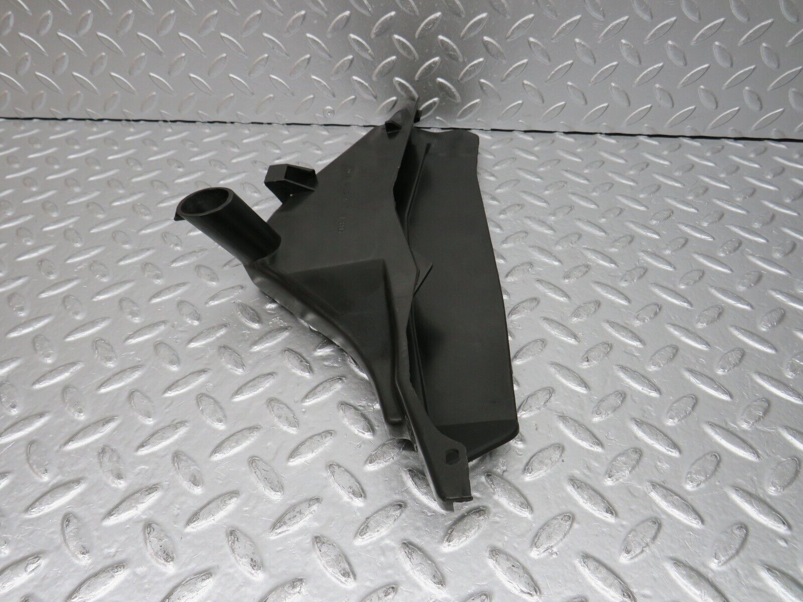 31687 Mercedes-Benz W201 190LE 1.8L Front Right Rain Gutter Drain Channel 2016280273