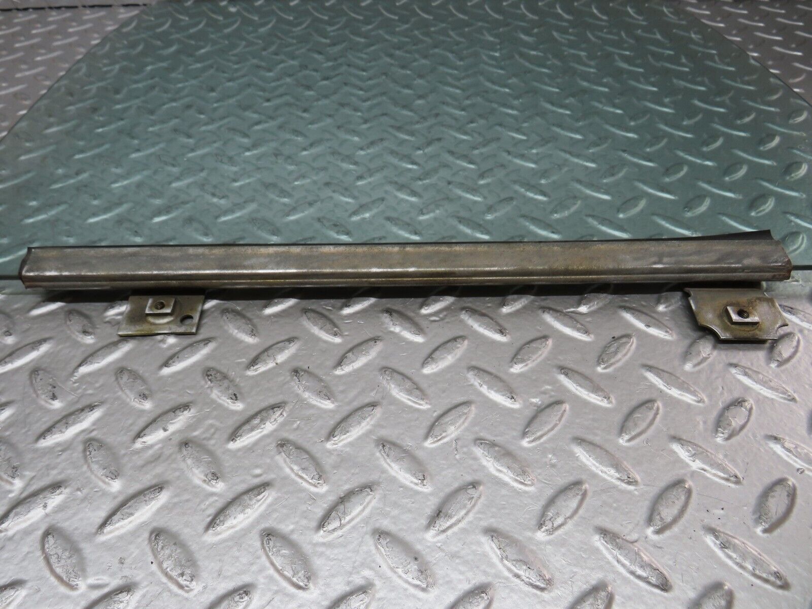 26168 Mercedes-Benz W116 450SE Rear Left Door Window Glass