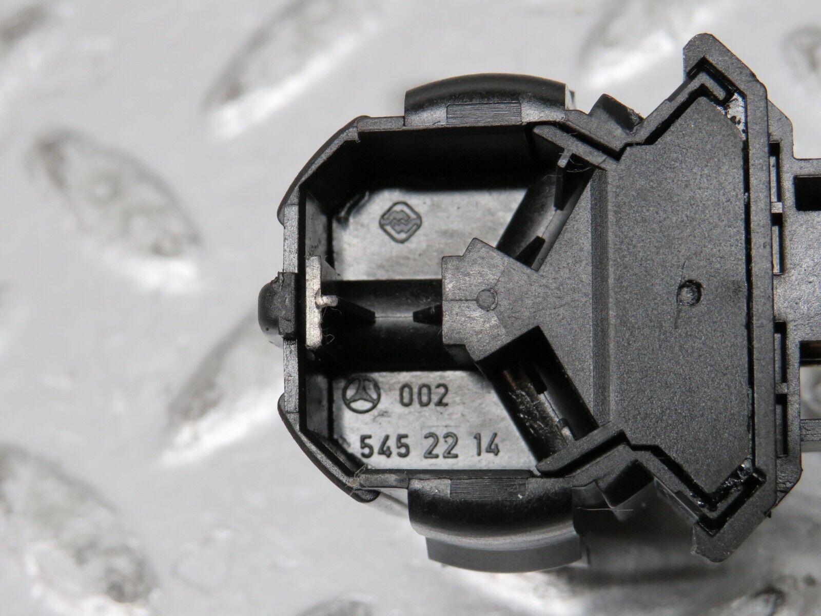 30336 Mercedes-Benz W124 230E Kick Down Switch 0025452214