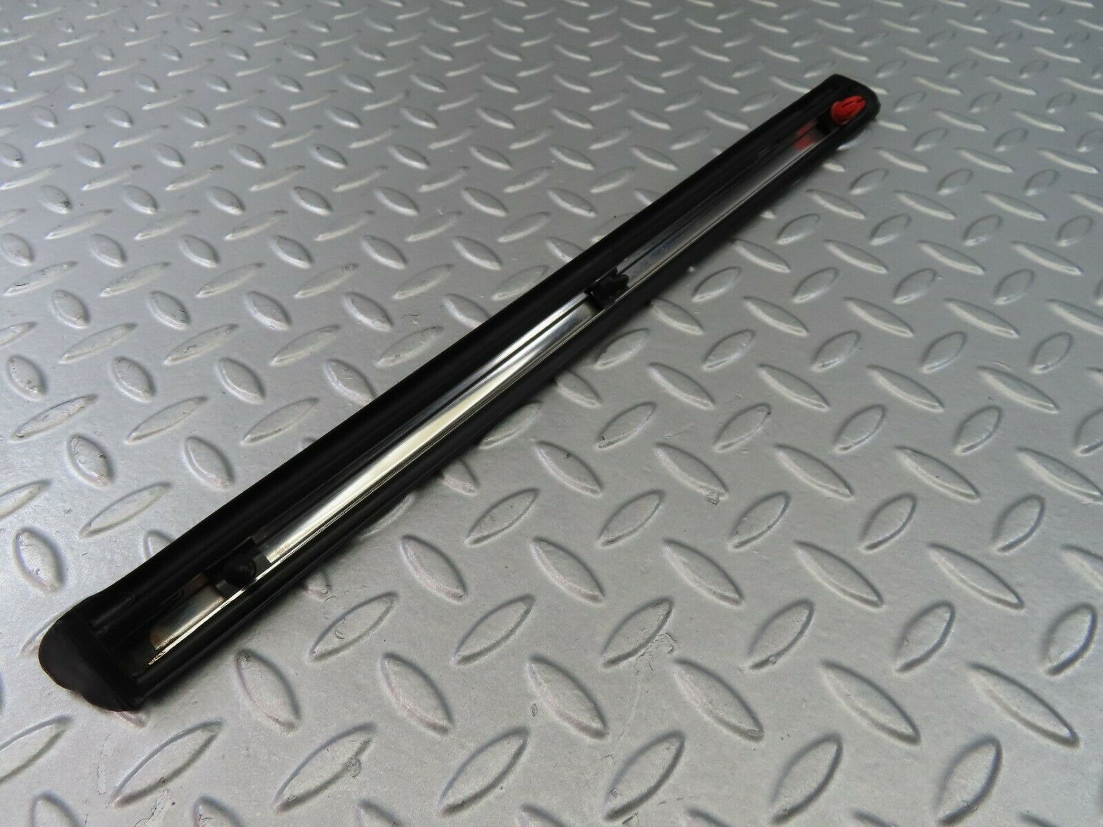 7264 Mercedes-Benz W116 450SE Front Right Fender Wing Centre Chrome Trim