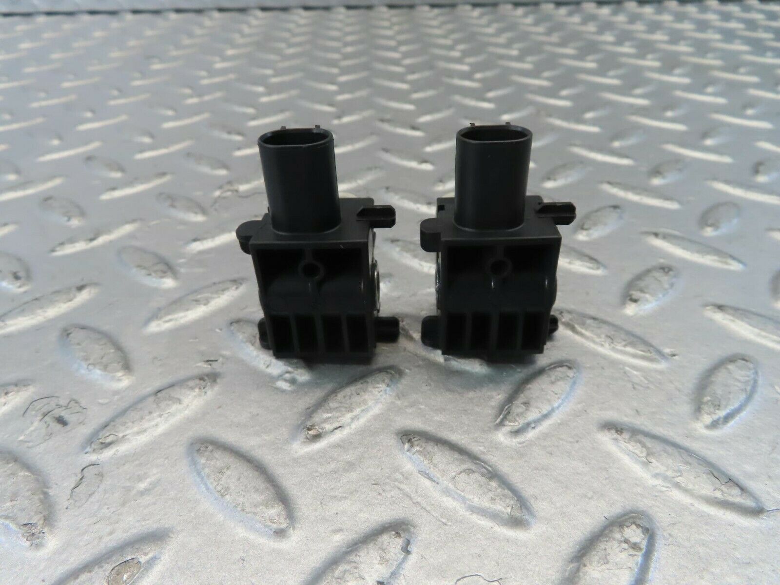 11136 Mercedes-Benz W221 S320 Crash Sensor 0038202826