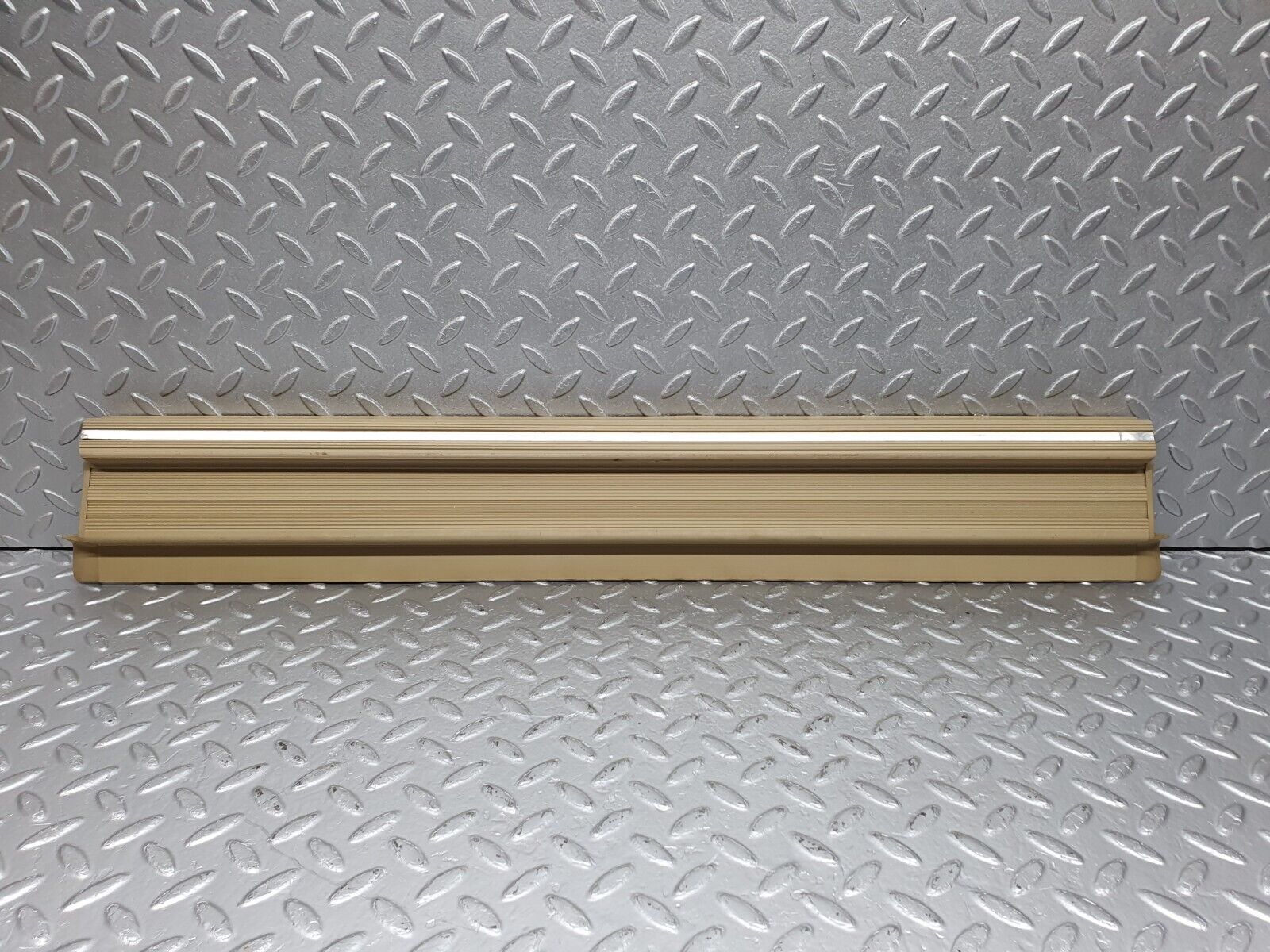 40943 Mercedes-Benz W126 300SE Front Right Door Sill Trim Beige