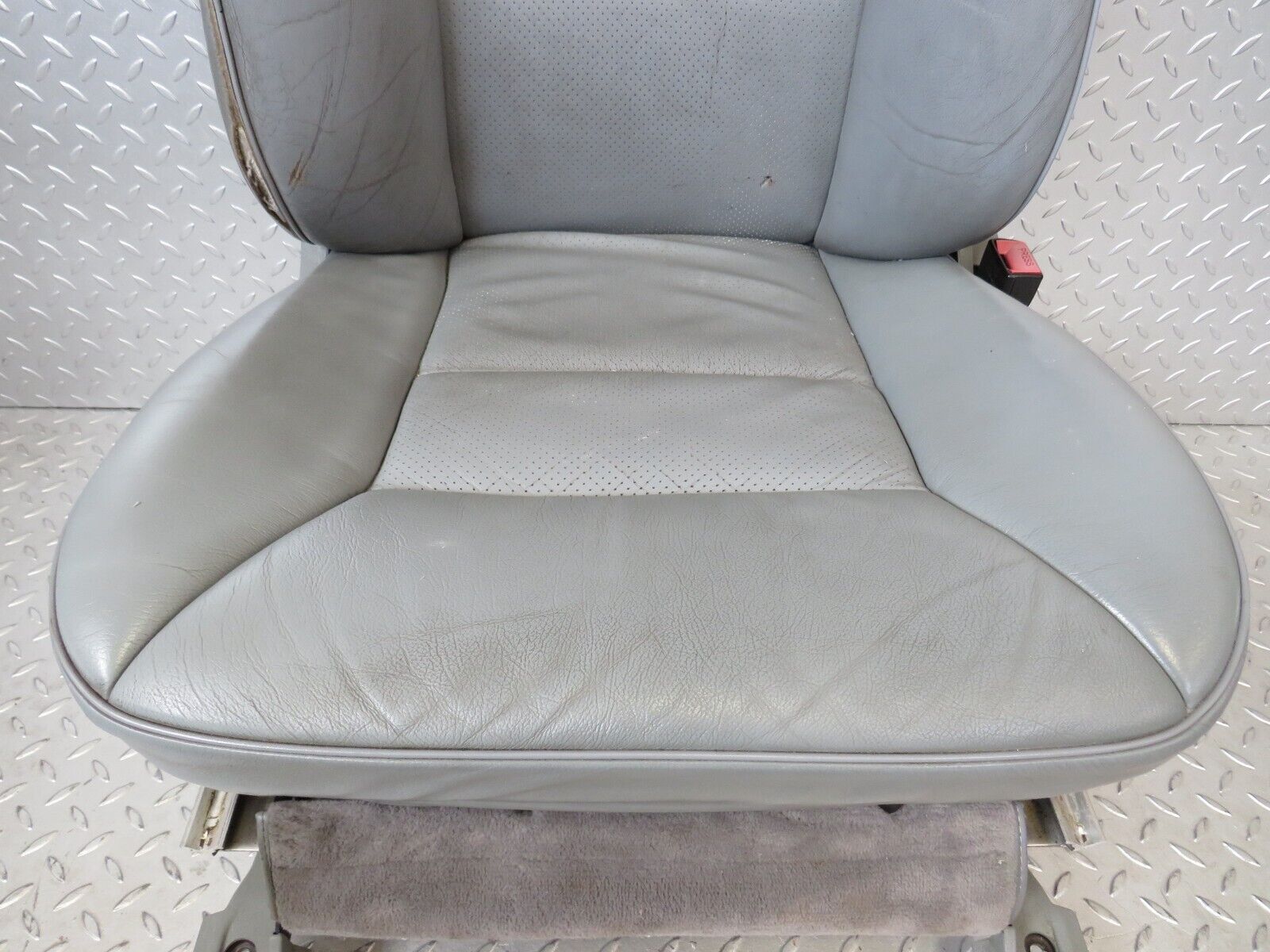25697 Mercedes-Benz W124 280E Electric Front Right Seat Grey
