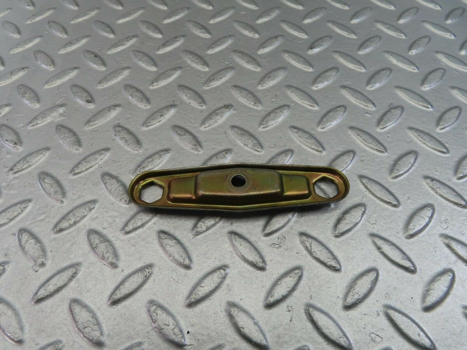 10083 Mercedes-Benz C123 230CE Coupe Fuel Injector Nozzle Clamp Bracket