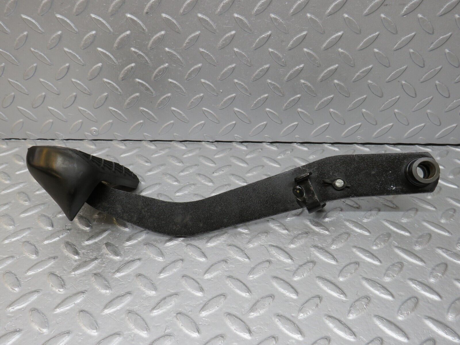 36536 Mercedes-Benz W201 190E 2.0L Brake Pedal With Rubber 1232910082