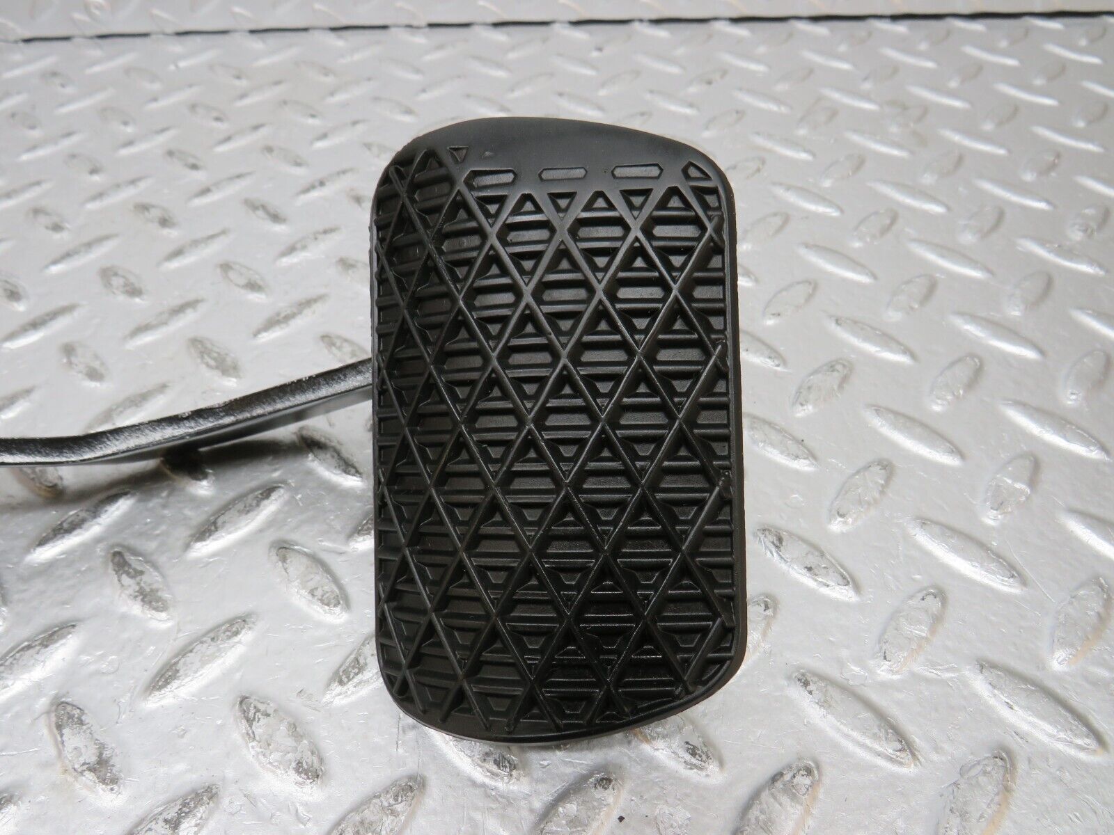 32136 Mercedes-Benz W123 230E Brake Pedal With Rubber 1232910082