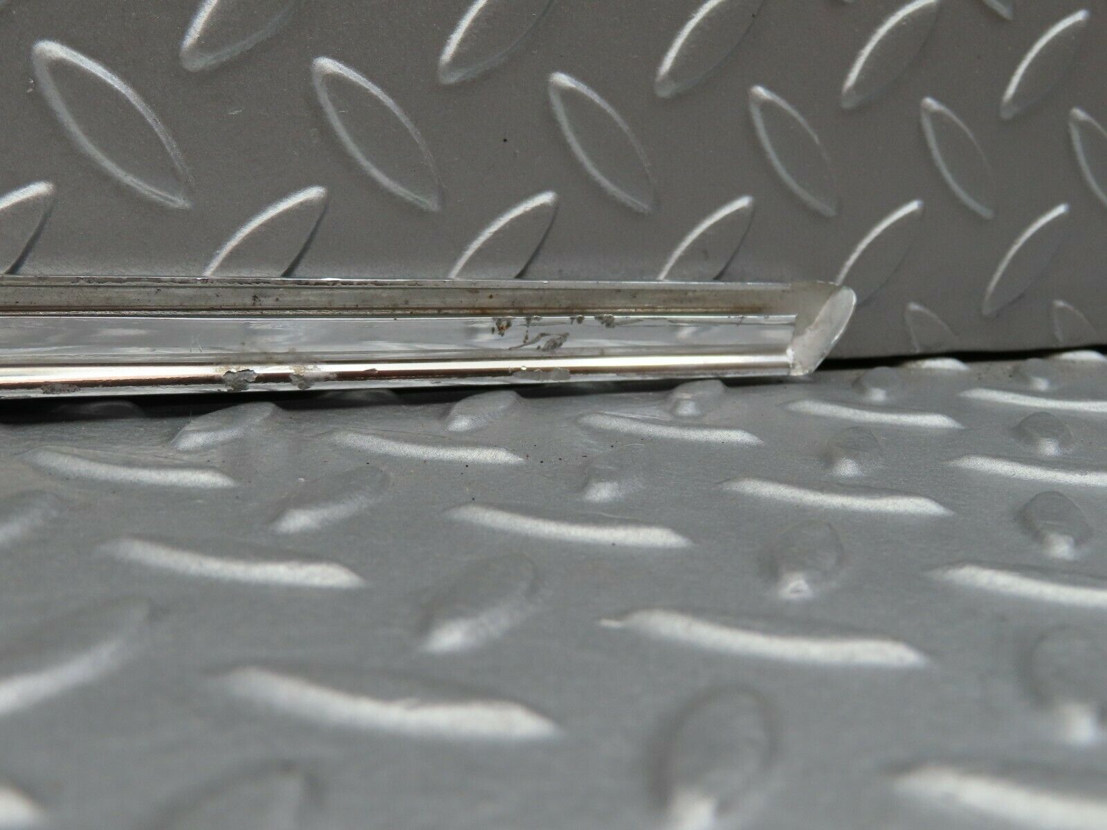 5912 Mercedes-Benz W123 200 Front Right Door Chrome Moulding Trim