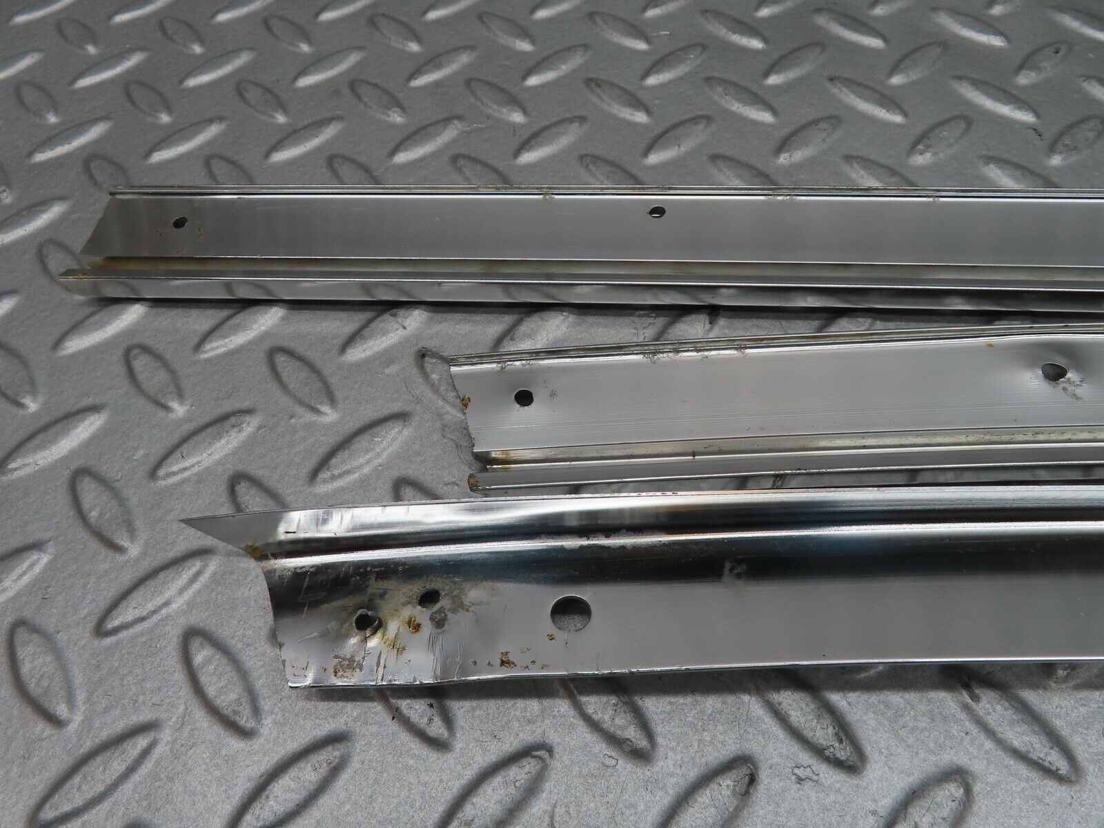 16759 Mercedes-Benz C107 380SLC Roof Chrome Moulding Trim Right Side