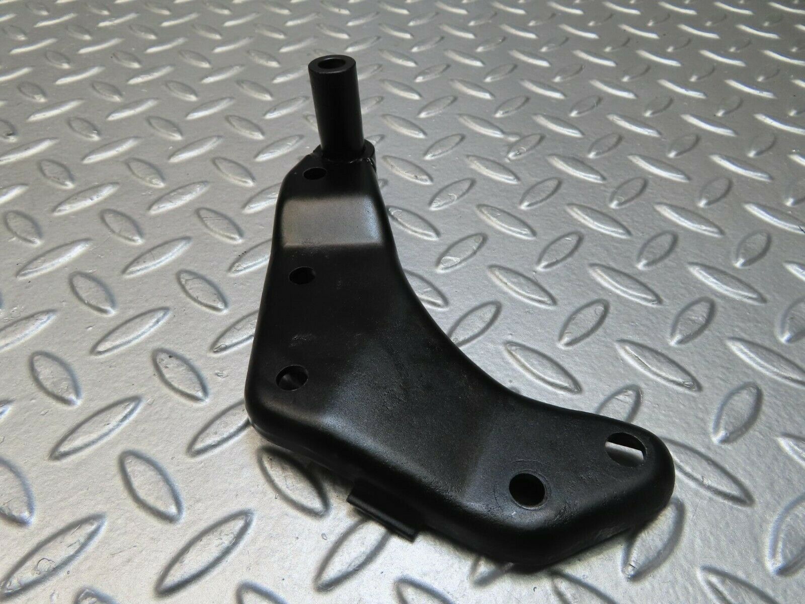 11524 Mercedes-Benz C123 230CE Coupe Alternator Generator Bracket