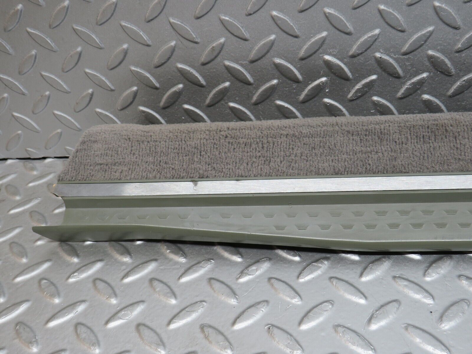 39365 Mercedes-Benz R129 320SL Coupe Right Door Sill Cover Grey 1296800235