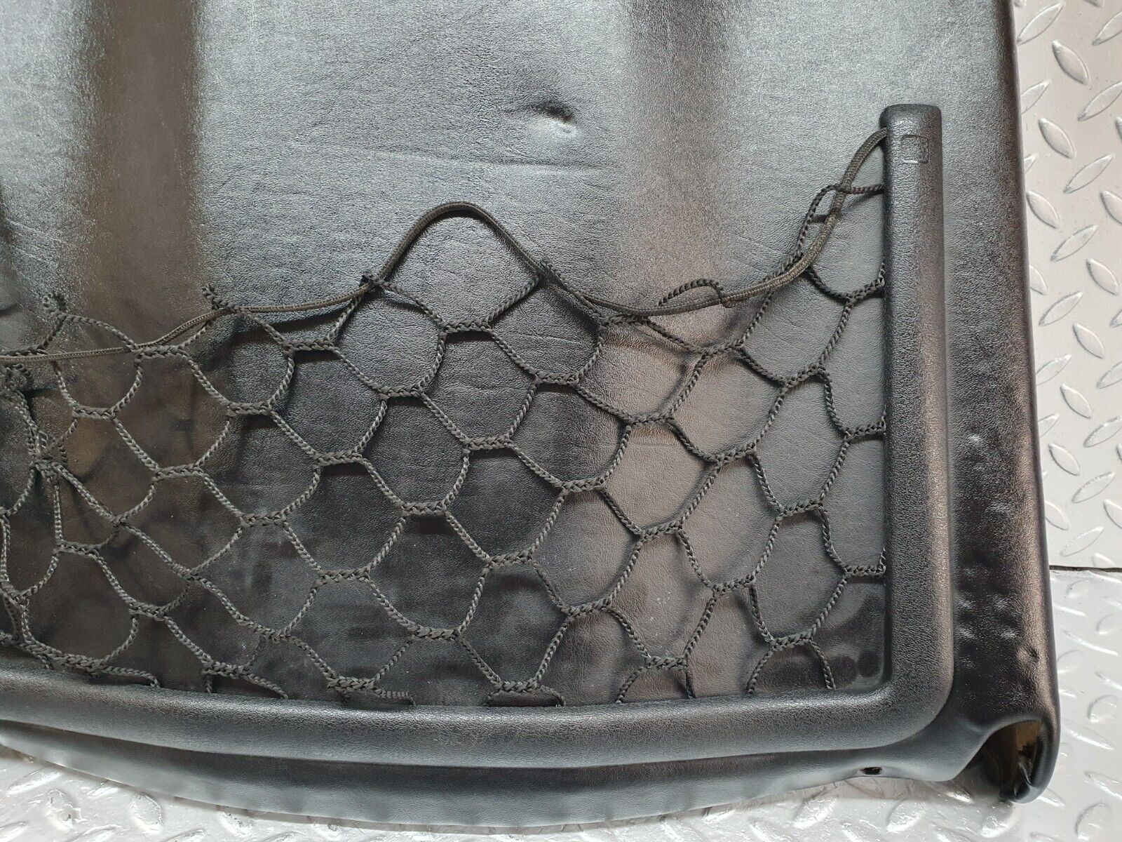 40806 Mercedes-Benz W123 300D Front Right Seat Rear Cover Black