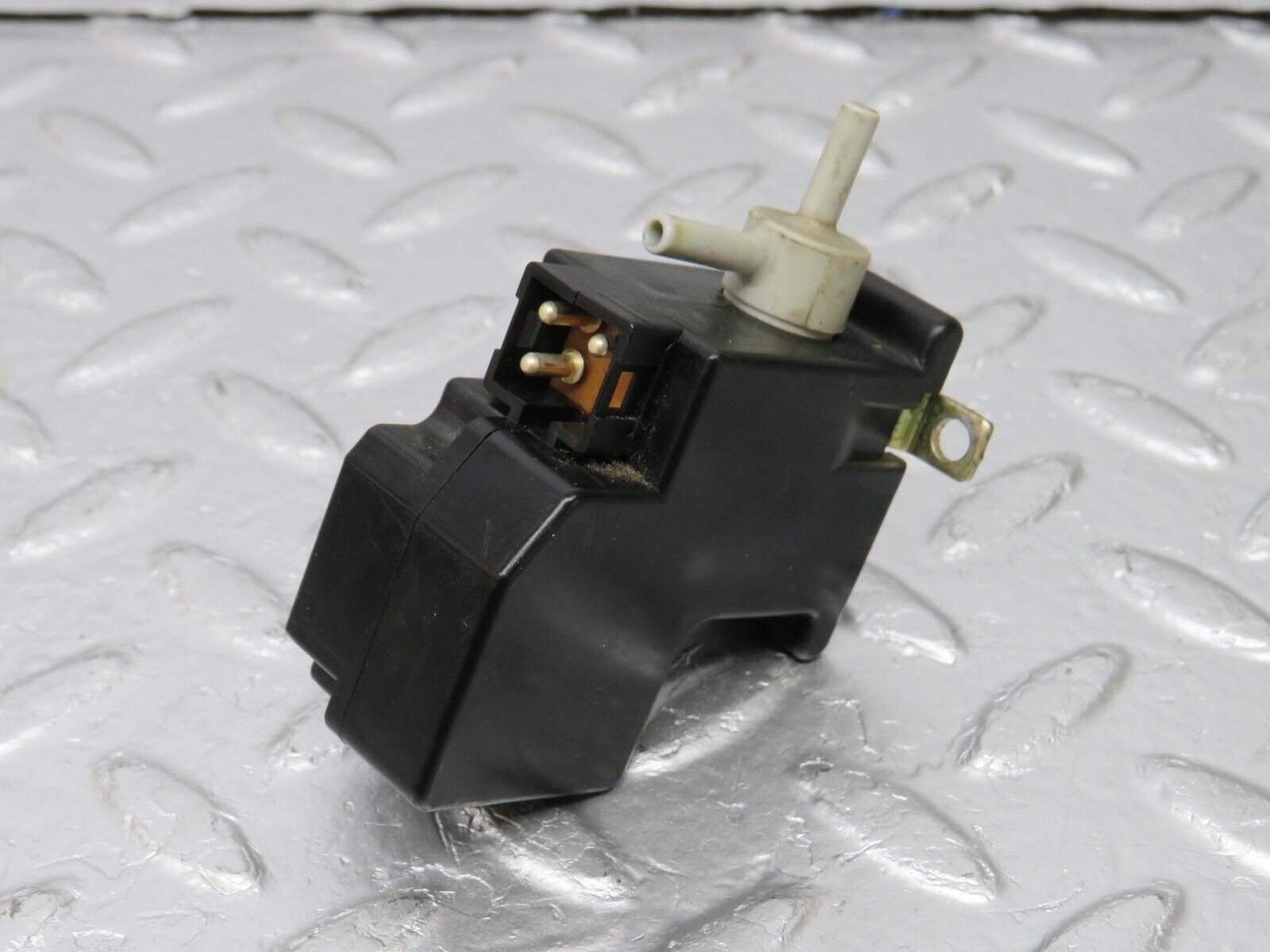 34076 Mercedes-Benz W124 260E Vacuum Valve