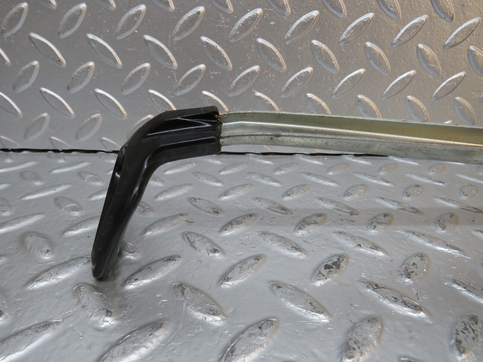31174 Mercedes-Benz W123 230E Front Right Seat Sliding Adjust Handle
