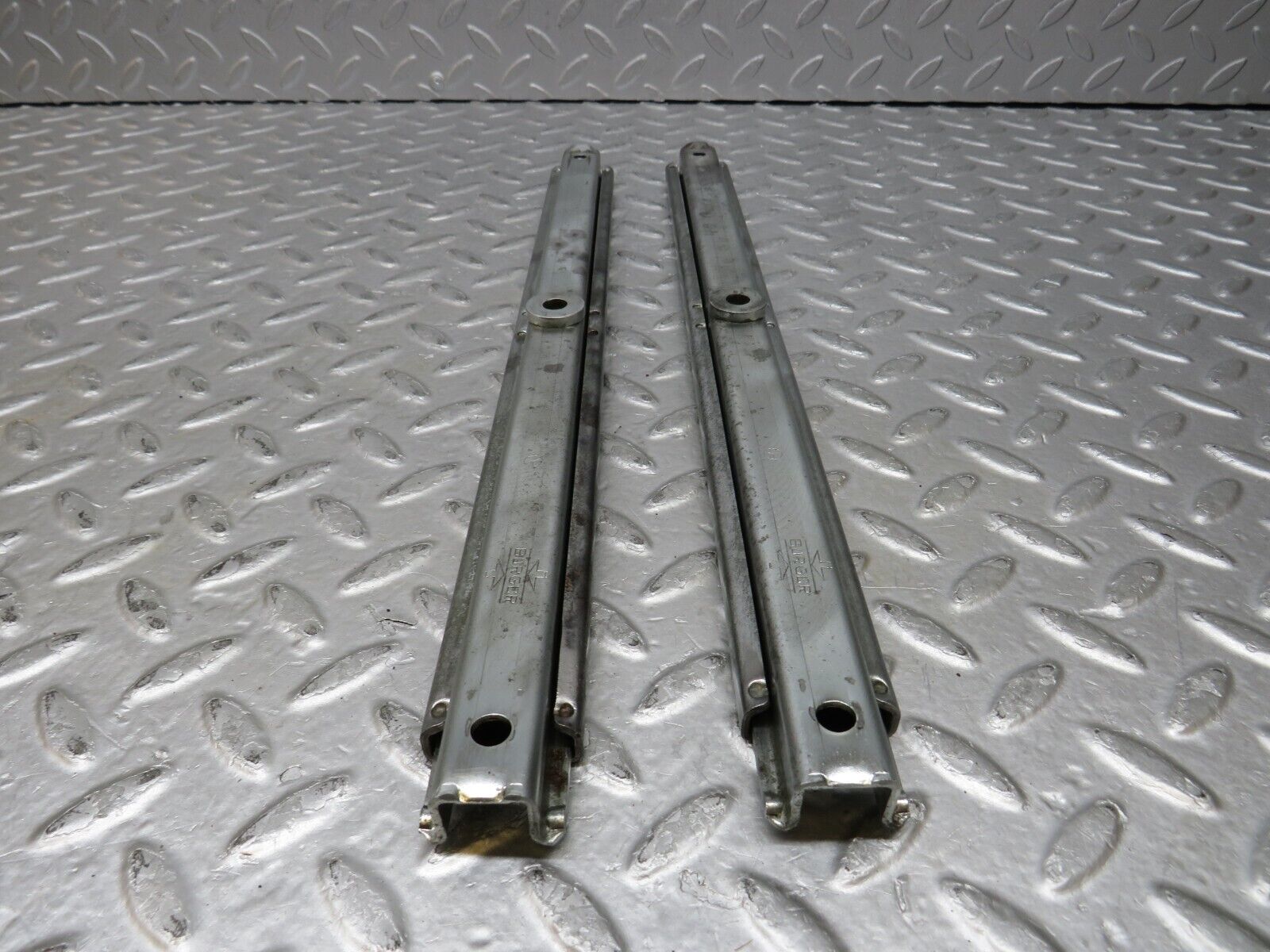 37082 Mercedes-Benz C126 420SEC Coupe Front Right Seat Rail Pair