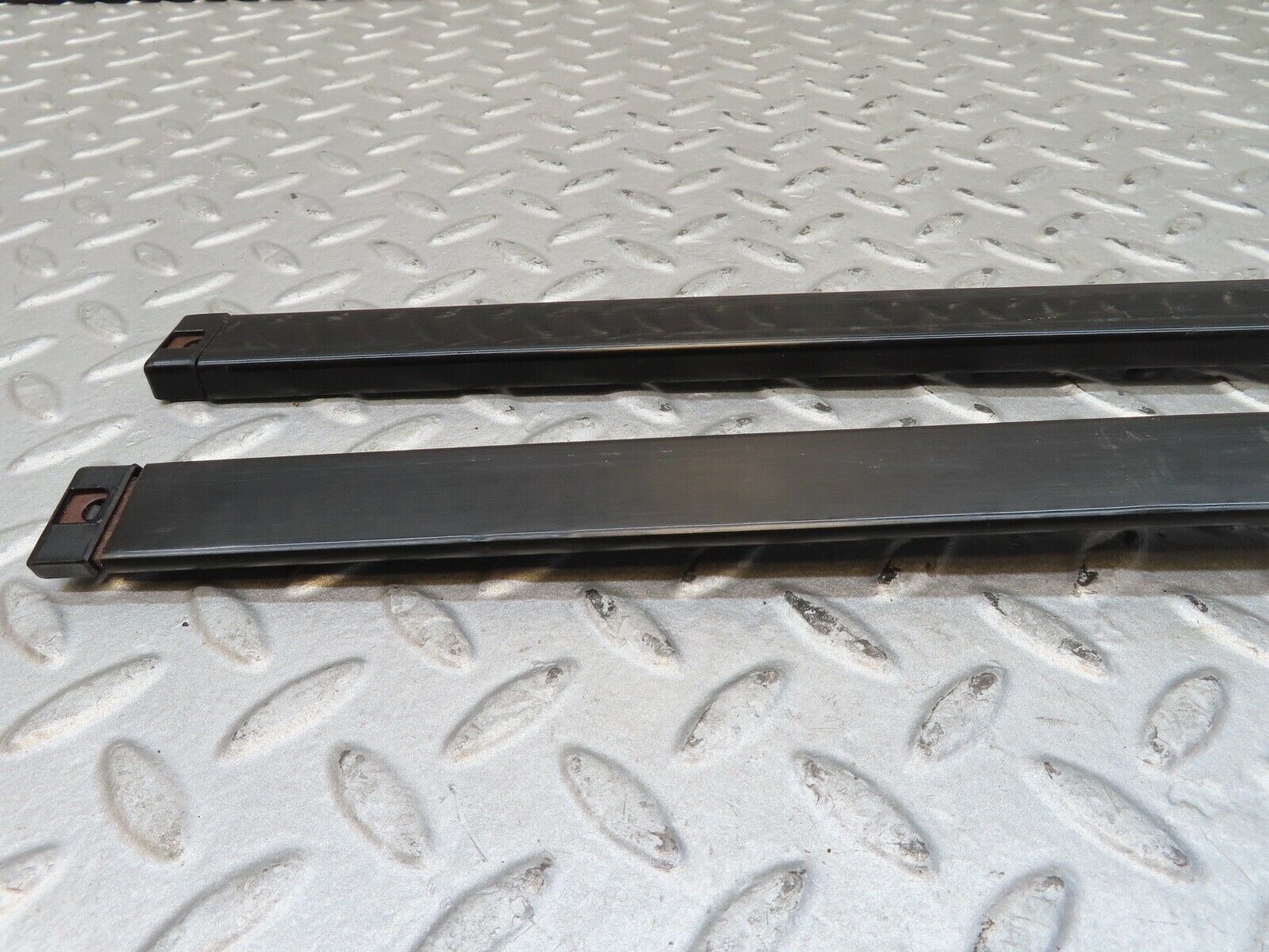 16859 Mercedes-Benz C123 280CE Coupe Seat Belt Runner