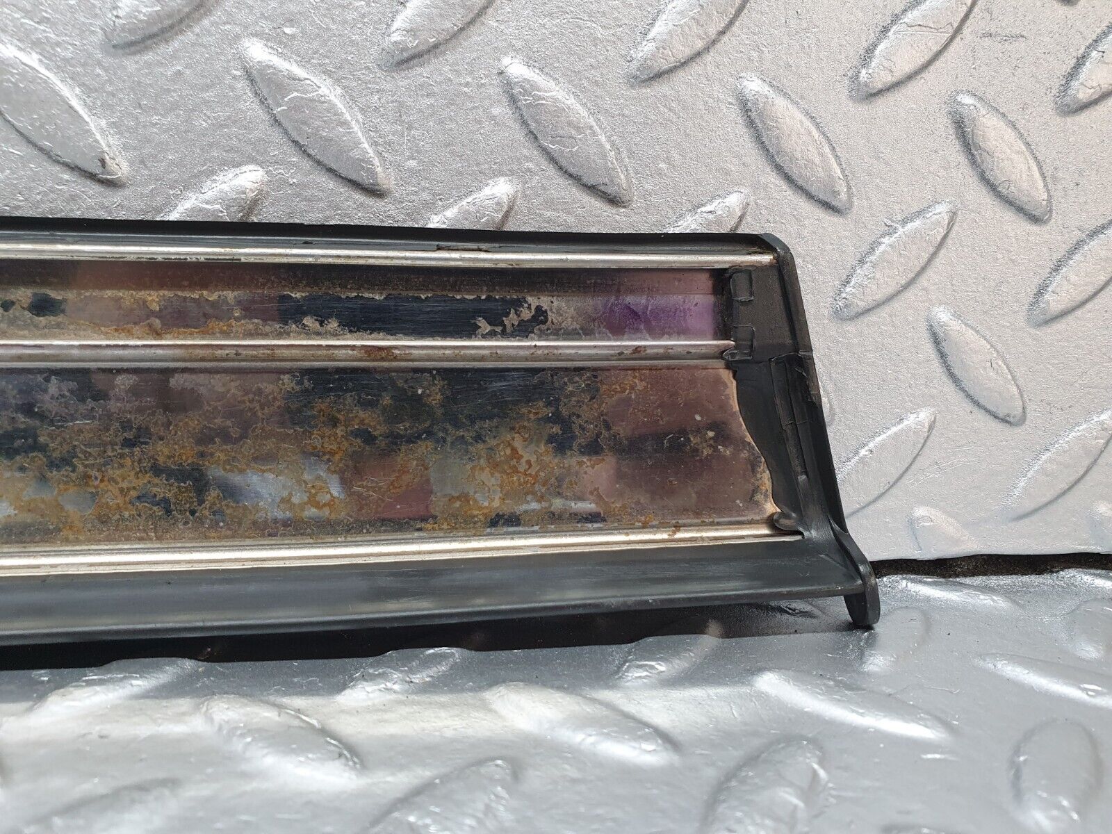 41423 Mercedes-Benz W124 200E Front Right Fender Wing Lower Moulding Trim