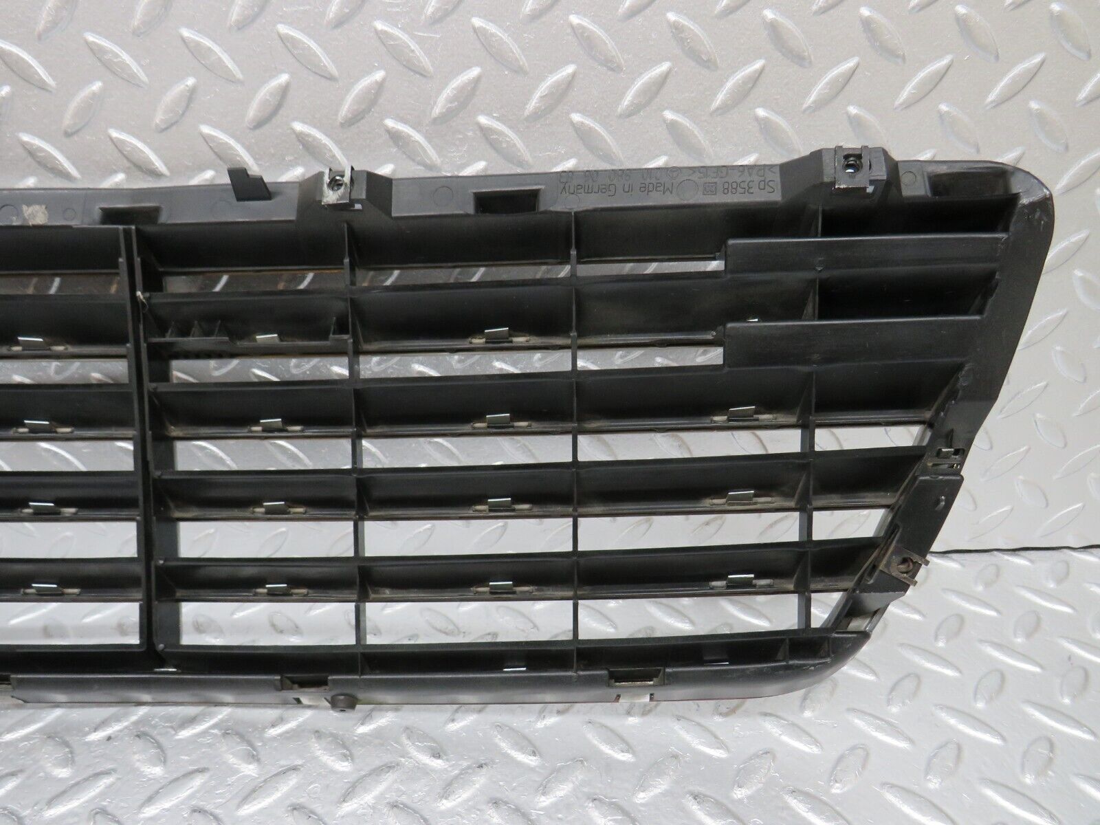 34813 Mercedes-Benz W210 320E Bonnet Chrome Grill 2108800683