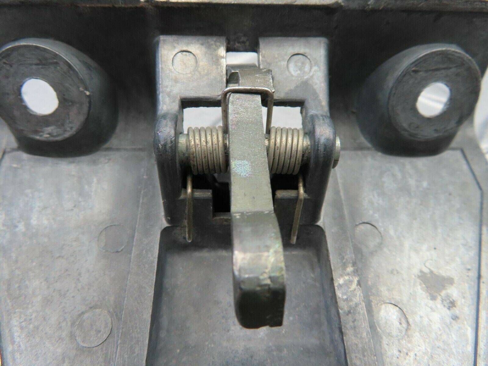 6883 Mercedes-Benz C107 350SLC Coupe Boot Latch Lock