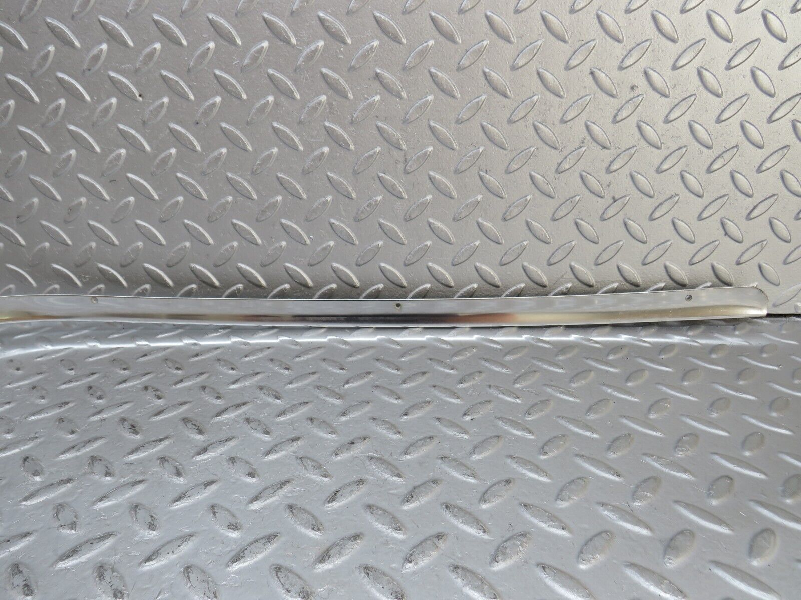 36325 Mercedes-Benz W126 420SE Roof Chrome Trim Left Side