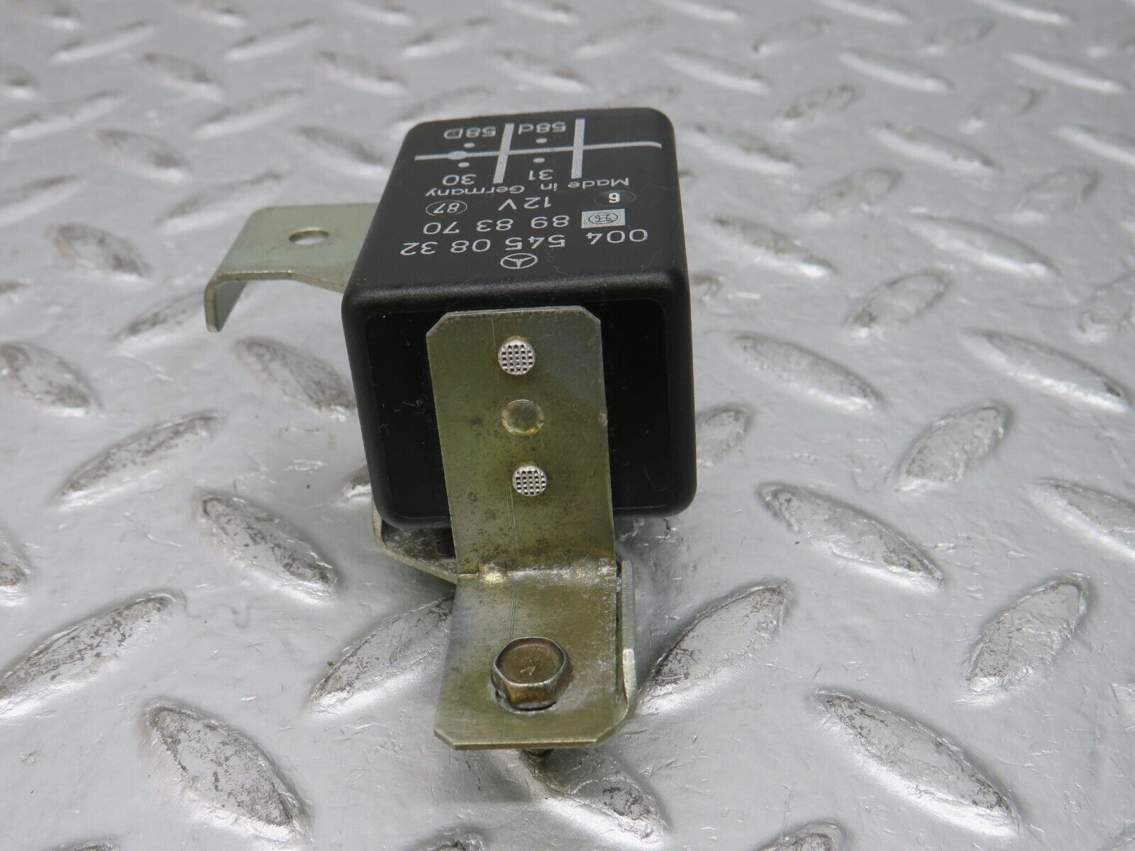 32392 Mercedes-Benz S124 300TE Wagon Instrument Cluster Light Relay 0045450832