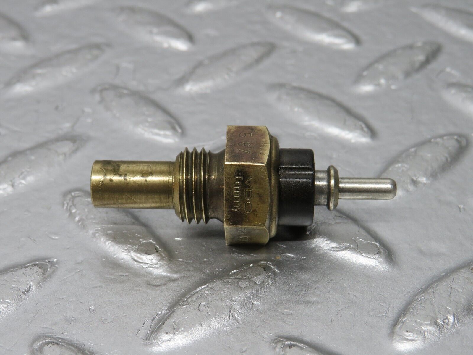 32676 Mercedes-Benz S124 300TE Wagon Coolant Temperature Sensor VDO 0055421017