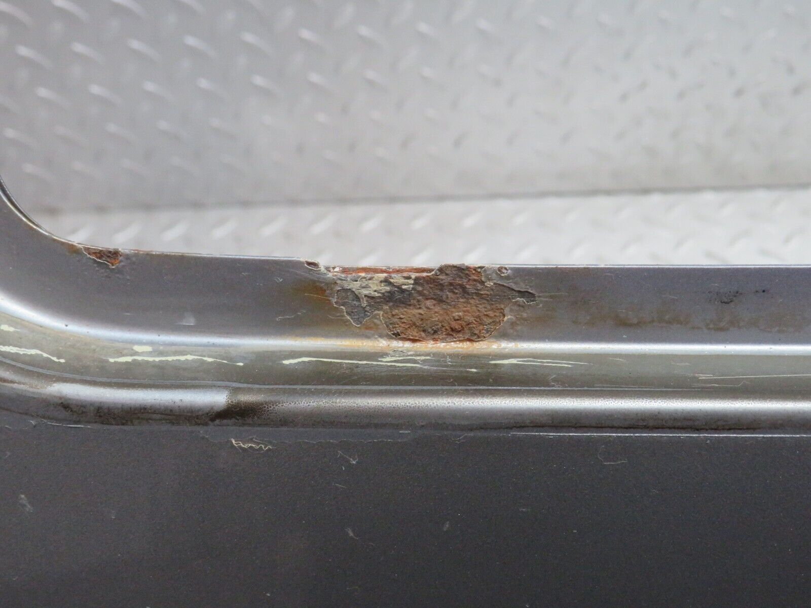 32579 Mercedes-Benz S124 220TE Wagon Tailgate Trunk Door & Handle Moulding Trim