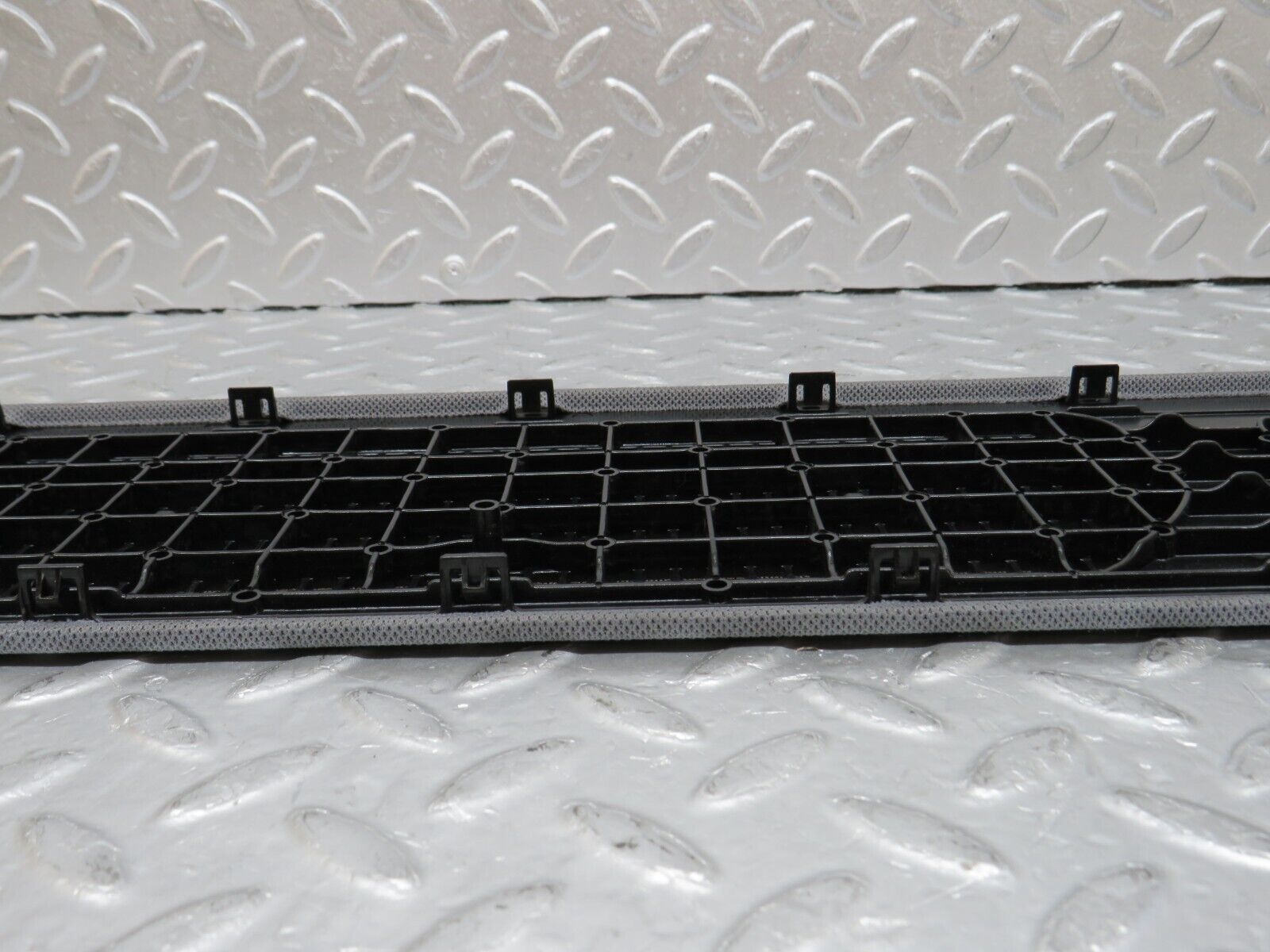 35111 Mercedes-Benz W221 Parcel Shelf Speaker Cover Trim 2216901430