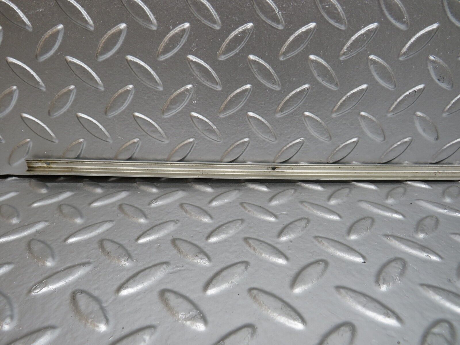 27000 Mercedes-Benz W123 240D Sunroof Chrome Trim