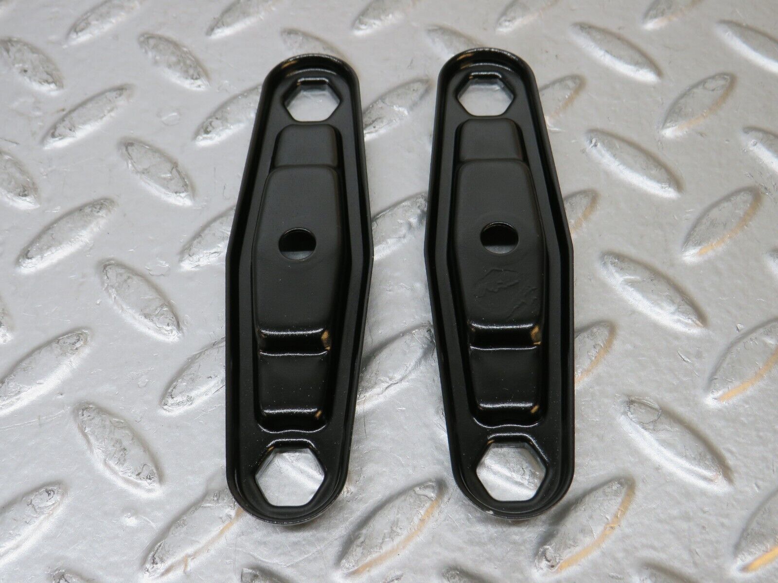 29917 Mercedes-Benz W123 230E Fuel Injector Bracket Pair