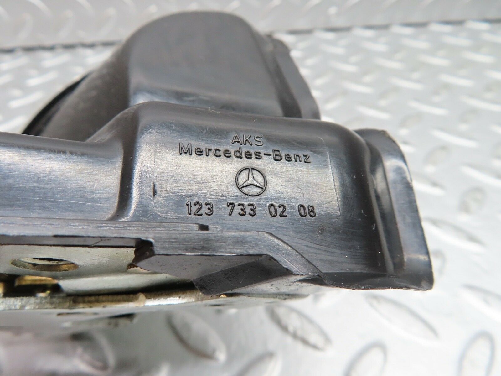 21055 Mercedes-Benz W123 230E Rear Right Door Lock Mechanism 1237330208